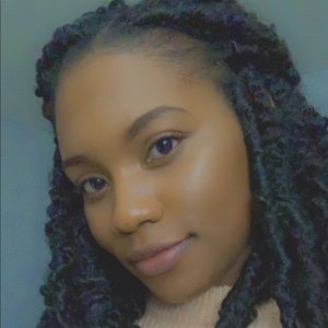 Meet your Posher, Monique